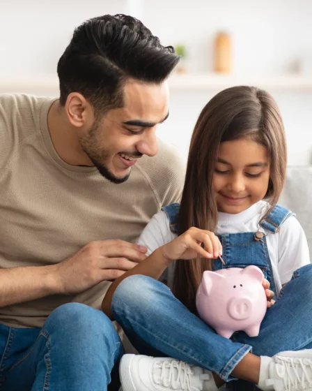 Educa a tus hijos hacia el éxito financiero Preparar a tus hijos para el éxito financiero es una de las mejores inversion...